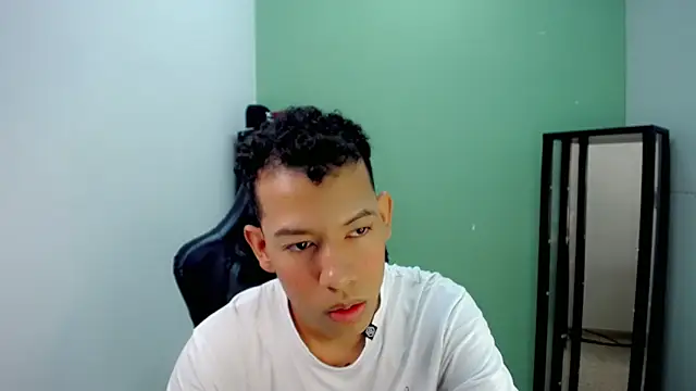 Snapshot of Tupac_D chatting on 01.13.26 Tupac D online show from 01.13.26