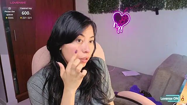 LolaOpalX online show from 04.25.26