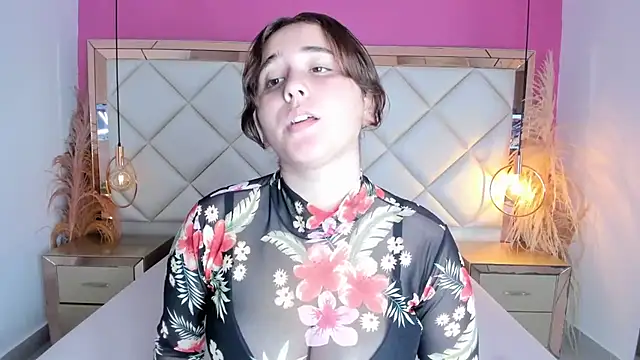 Snapshot of NikollHills chatting on 01.08.26 NikollHills online show from 01.08.26