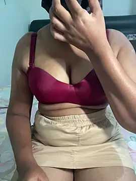 Snapshot of J-hens90 chatting on 07.31.26 J-hens90 online show from 07.31.26