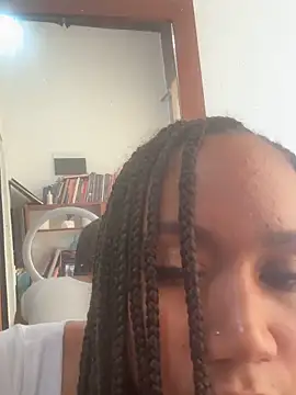 Snapshot of luucywilliams chatting on 02.04.26 luucywilliams online show from 02.04.26