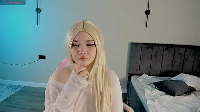 Snapshot of Aiko_mainee chatting on 02.23.26 Aiko mainee online show from 02.23.26