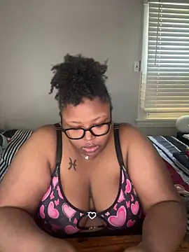 Snapshot of Chocolatebunnyxx96 chatting on 04.17.26 Chocolatebunnyxx96 online show from 04.17.26