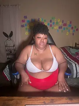 Snapshot of Chocolatebunnyxx96 chatting on 05.18.26 Chocolatebunnyxx96 online show from 05.18.26