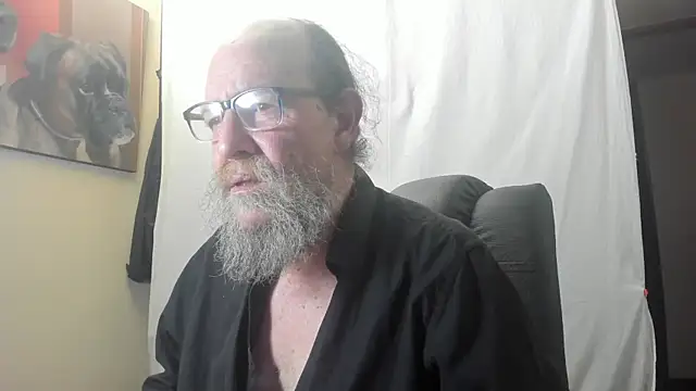 Snapshot of Uncle_Hottie chatting on 01.09.26 Uncle Hottie online show from 01.09.26