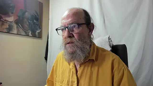 Snapshot of Uncle_Hottie chatting on 01.12.26 Uncle Hottie online show from 01.12.26