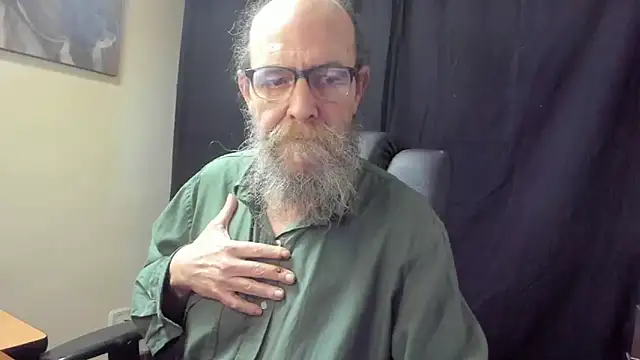 Snapshot of Uncle_Hottie chatting on 03.25.26 Uncle Hottie online show from 03.25.26