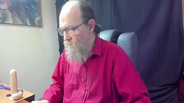 Snapshot of Uncle_Hottie chatting on 04.01.26 Uncle Hottie online show from 04.01.26