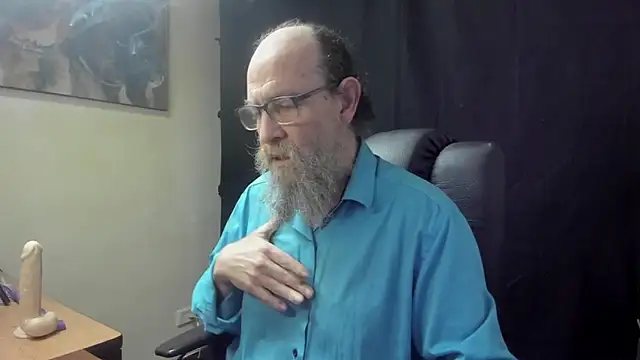 Snapshot of Uncle_Hottie chatting on 04.06.26 Uncle Hottie online show from 04.06.26