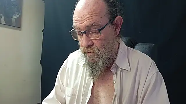Snapshot of Uncle_Hottie chatting on 04.10.26 Uncle Hottie online show from 04.10.26