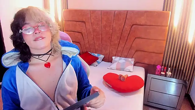 Snapshot of Hunter_todd chatting on 01.07.26 Hunter todd online show from 01.07.26