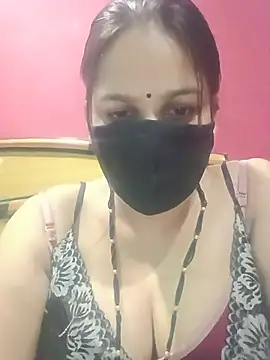 Snapshot of 01Roshani chatting on 06.18.26 01Roshani online show from 06.18.26