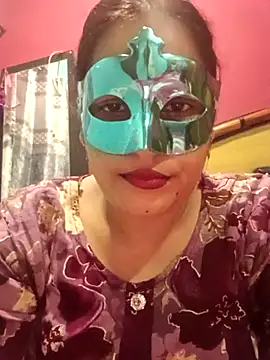 Snapshot of 01Roshani chatting on 07.15.26 01Roshani online show from 07.15.26