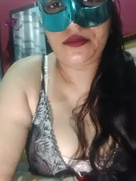Snapshot of 01Roshani chatting on 07.18.26 01Roshani online show from 07.18.26