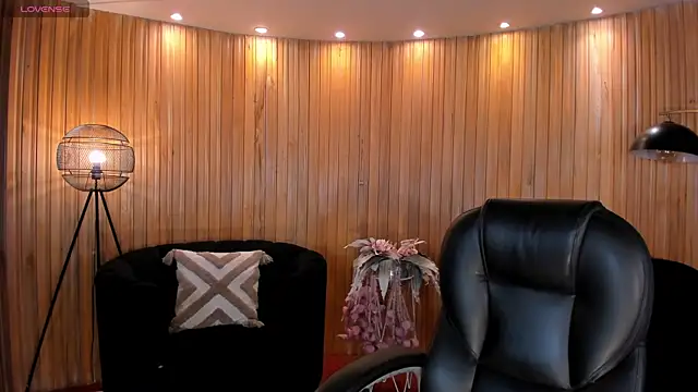 Snapshot of KayraLanne chatting on 07.16.26 KayraLanne online show from 07.16.26