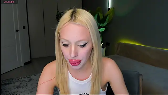 Luna Beverly online show from 04.10.26