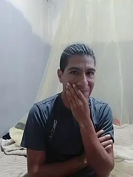 Snapshot of Rodrigohernan19 chatting on 05.17.26 Rodrigohernan19 online show from 05.17.26