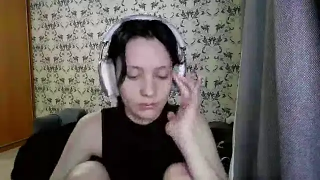 Snapshot of LxayBloom chatting on 03.04.26 LxayBloom online show from 03.04.26