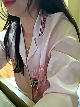 Snapshot of moon_baby99 chatting on 02.04.26 moon baby99 online show from 02.04.26