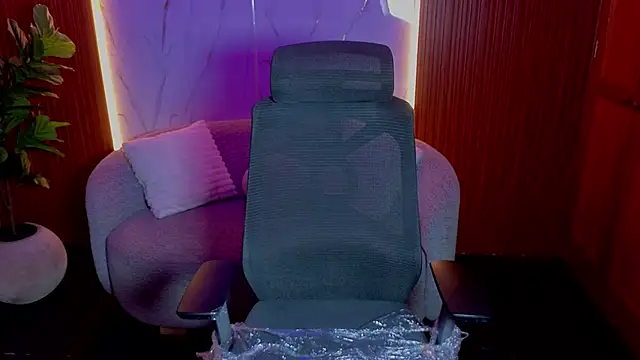 Snapshot of cliovg chatting on 02.04.26 cliovg online show from 02.04.26