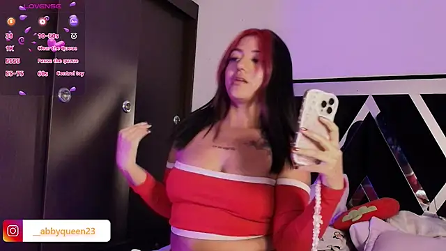 Snapshot of queen_of_you_heart chatting on 02.11.26 queen of you heart online show from 02.11.26