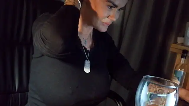 Snapshot of ScottishIvy chatting on 02.11.26 ScottishIvy online show from 02.11.26