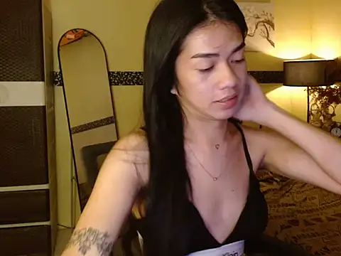 Snapshot of EnviousMaddie chatting on 04.25.26 EnviousMaddie online show from 04.25.26