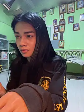 Snapshot of EnviousMaddie chatting on 04.26.26 EnviousMaddie online show from 04.26.26