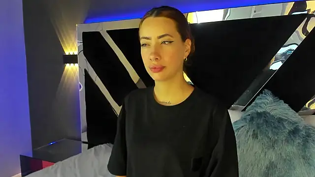 Snapshot of LolaGray__ chatting on 01.18.26 LolaGray online show from 01.18.26