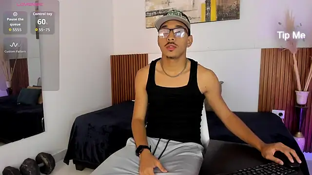 Snapshot of Julian_Dark_ chatting on 02.06.26 Julian Dark online show from 02.06.26