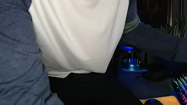 Snapshot of EspanolVato chatting on 03.25.26 EspanolVato online show from 03.25.26