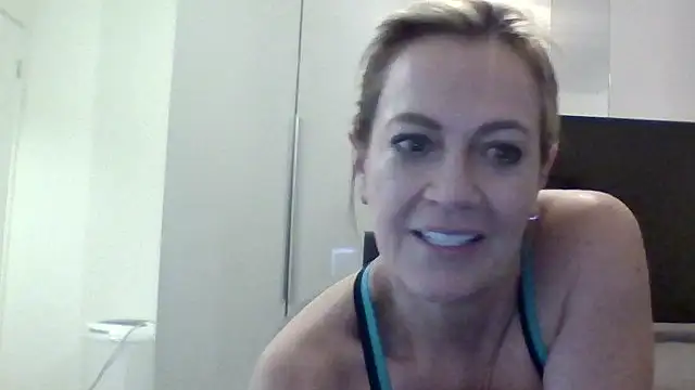 Snapshot of Milfshake227 chatting on 03.20.26 Milfshake227 online show from 03.20.26