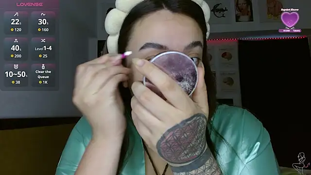 Snapshot of Nova-Satela chatting on 06.08.26 Nova-Satela online show from 06.08.26