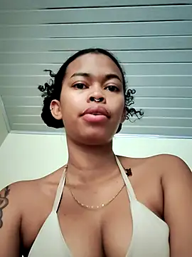 Snapshot of shenna_brunette chatting on 02.18.26 shenna brunette online show from 02.18.26