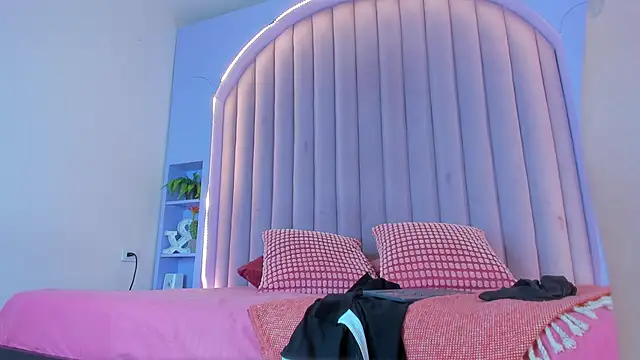 AmberStonne   online show from 02.20.26