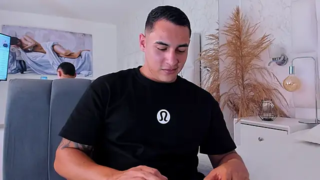 Snapshot of MassimoCo_ chatting on 02.11.26 MassimoCo online show from 02.11.26