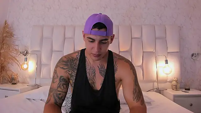 Snapshot of MassimoCo_ chatting on 02.27.26 MassimoCo online show from 02.27.26