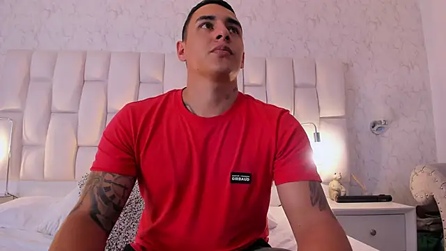 Snapshot of MassimoCo_ chatting on 02.28.26 MassimoCo online show from 02.28.26