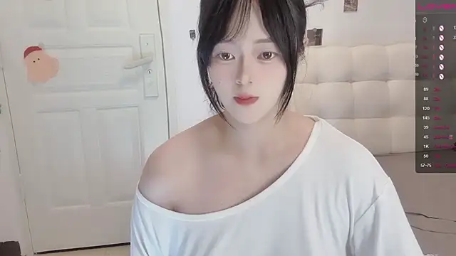 sunny-ly online show from 04.10.26