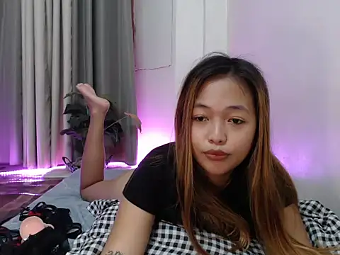 Snapshot of tastyardeline69 chatting on 05.03.26 tastyardeline69 online show from 05.03.26