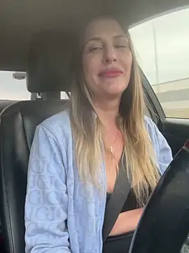 IssabelXO online show from 03.30.26