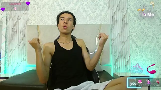 Snapshot of Zayn_tay chatting on 01.10.26 Zayn tay online show from 01.10.26