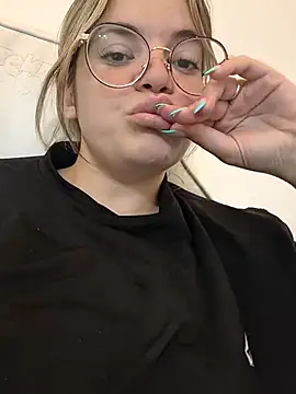 gisequeen online show from 04.15.26