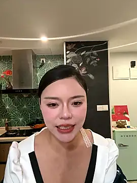 Snapshot of GB1135 chatting on 01.12.26 GB1135 online show from 01.12.26