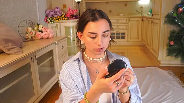 Snapshot of MinnaShummon chatting on 01.10.26 MinnaShummon online show from 01.10.26