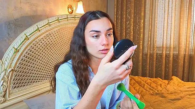 Snapshot of MinnaShummon chatting on 01.12.26 MinnaShummon online show from 01.12.26