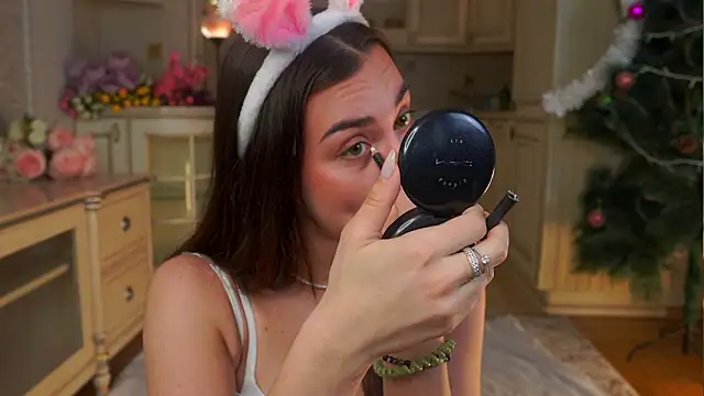 Snapshot of MinnaShummon chatting on 01.14.26 MinnaShummon online show from 01.14.26