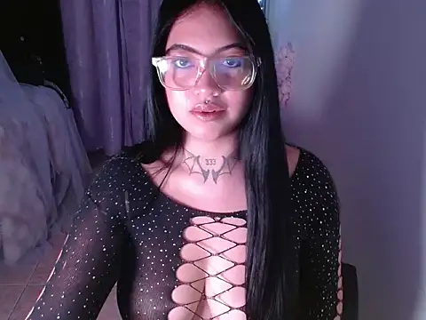 Snapshot of bigsara33 chatting on 01.05.26 bigsara33 online show from 01.05.26