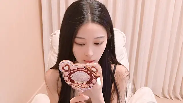 Snapshot of iiiiiiiiiu chatting on 04.16.26 iiiiiiiiiu online show from 04.16.26