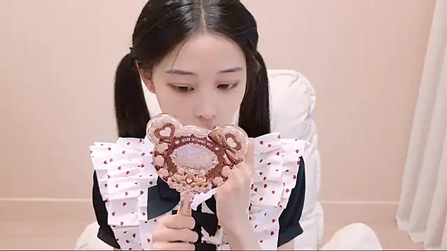 Snapshot of iiiiiiiiiu chatting on 04.30.26 iiiiiiiiiu online show from 04.30.26